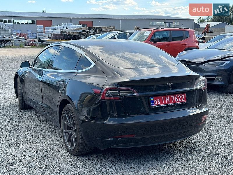 Седан Tesla Model 3 2018 в Володимирі