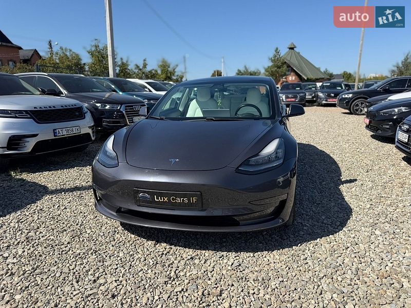 Седан Tesla Model 3 2020 в Івано-Франківську