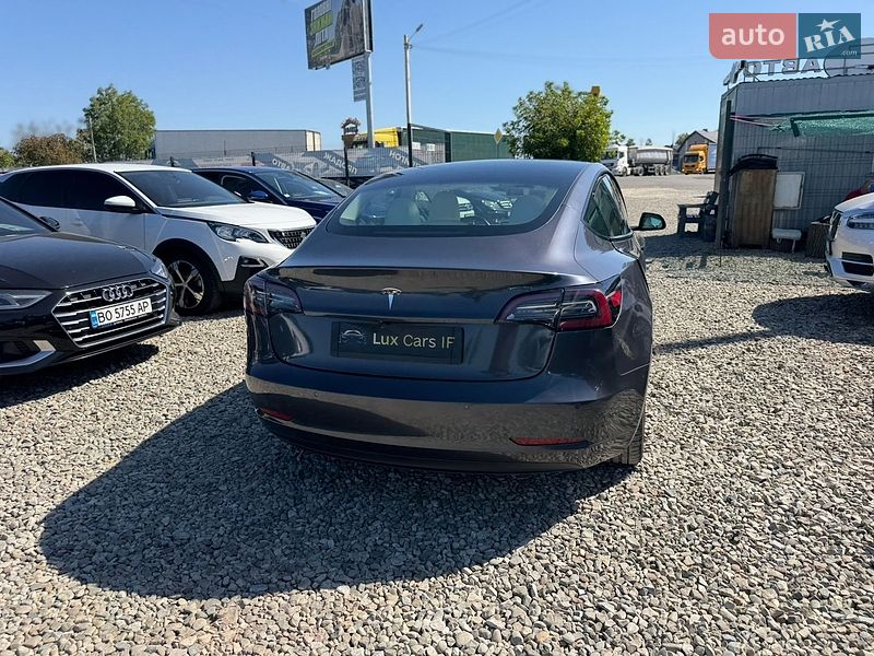 Седан Tesla Model 3 2020 в Івано-Франківську