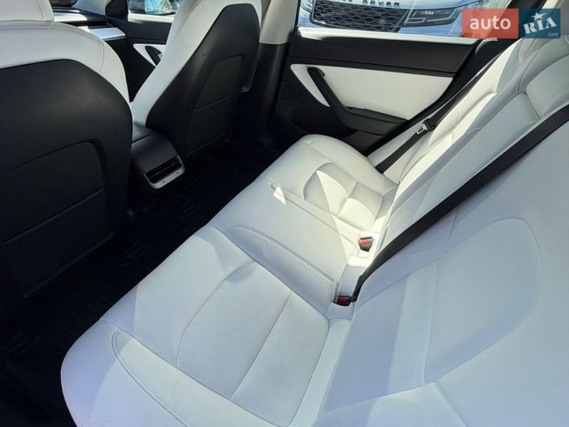 Седан Tesla Model 3 2020 в Івано-Франківську