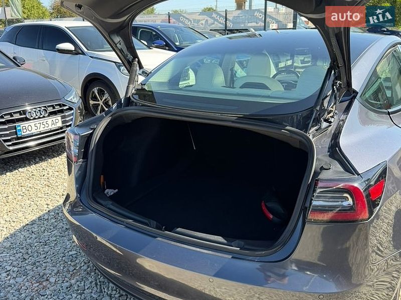 Седан Tesla Model 3 2020 в Івано-Франківську