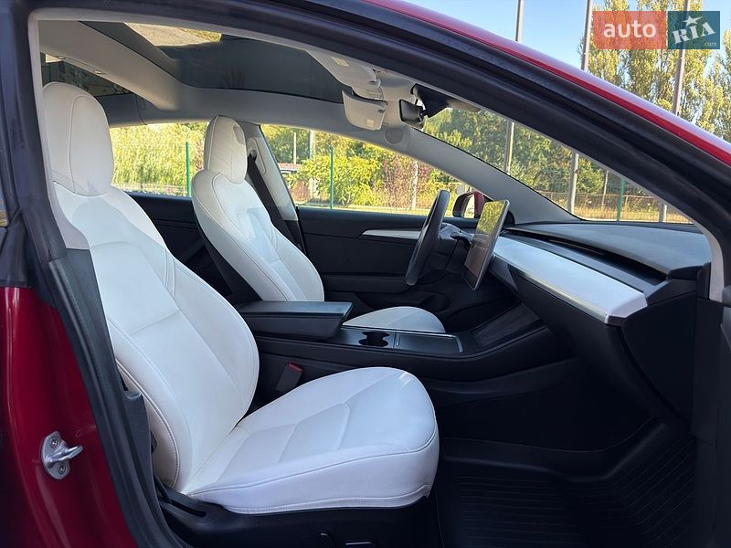 Седан Tesla Model 3 2021 в Виннице