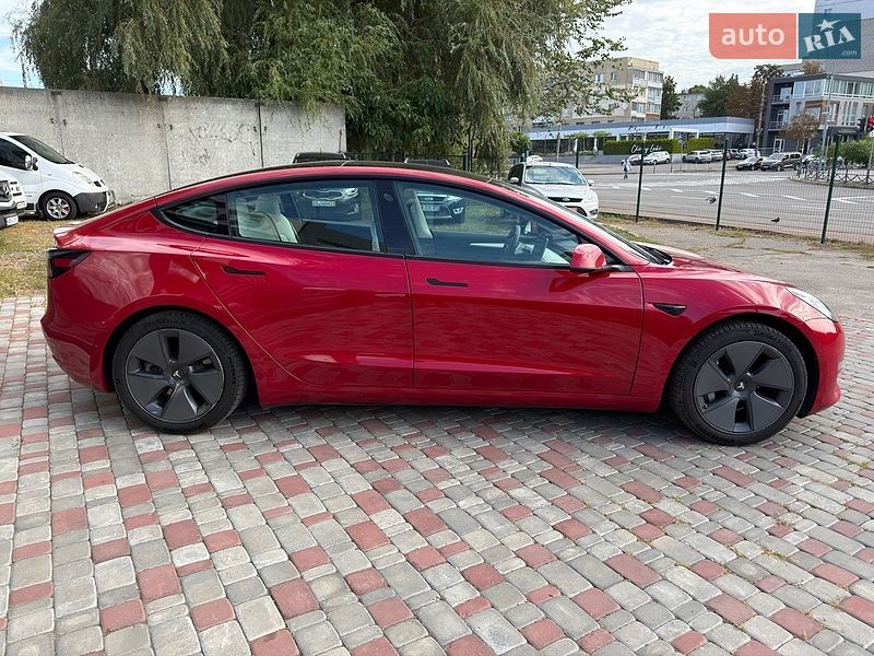 Седан Tesla Model 3 2021 в Виннице