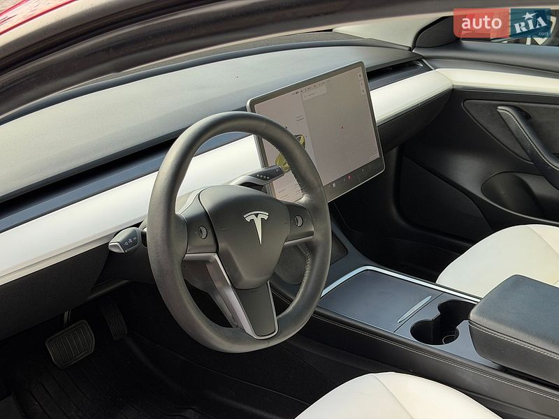 Седан Tesla Model 3 2021 в Виннице