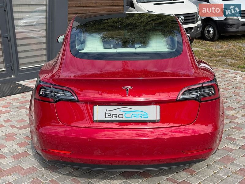 Седан Tesla Model 3 2021 в Виннице