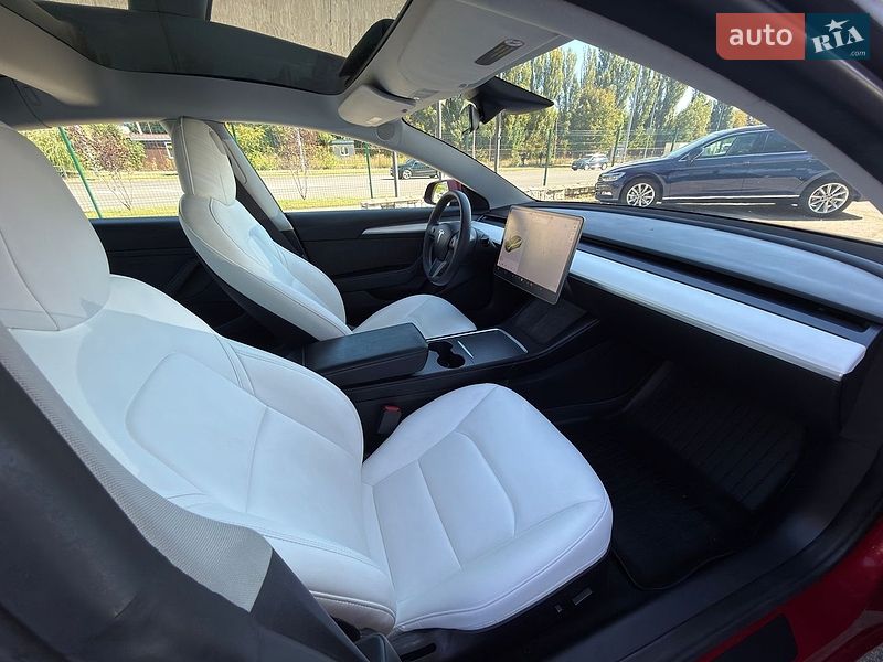 Седан Tesla Model 3 2021 в Виннице
