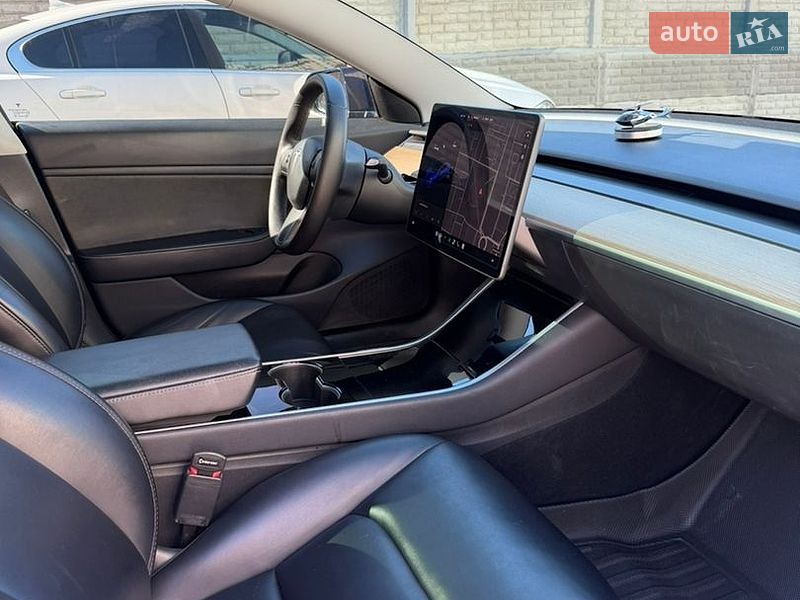 Седан Tesla Model 3 2019 в Одессе