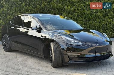 Седан Tesla Model 3 2021 в Долине