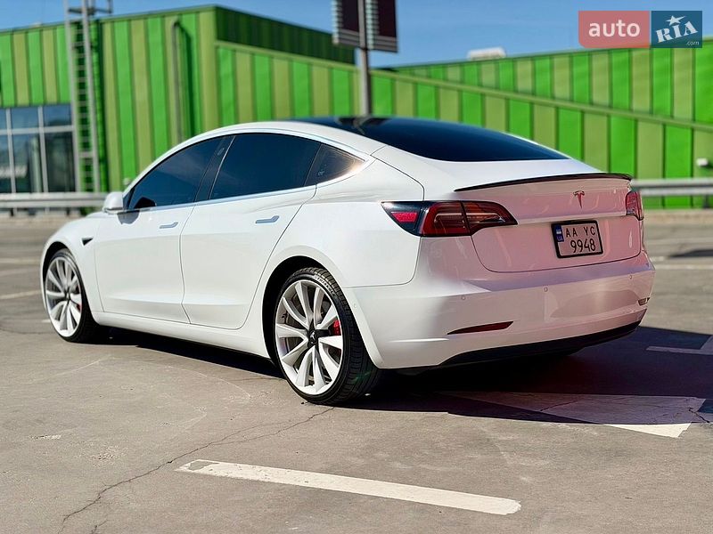 Седан Tesla Model 3 2018 в Киеве