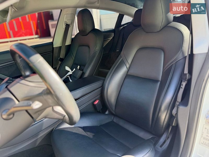 Седан Tesla Model 3 2018 в Киеве