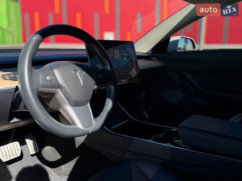 Седан Tesla Model 3 2018 в Киеве