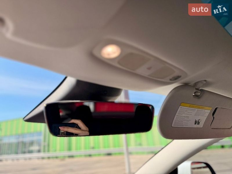 Седан Tesla Model 3 2018 в Киеве