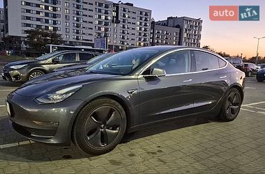 Седан Tesla Model 3 2020 в Львові