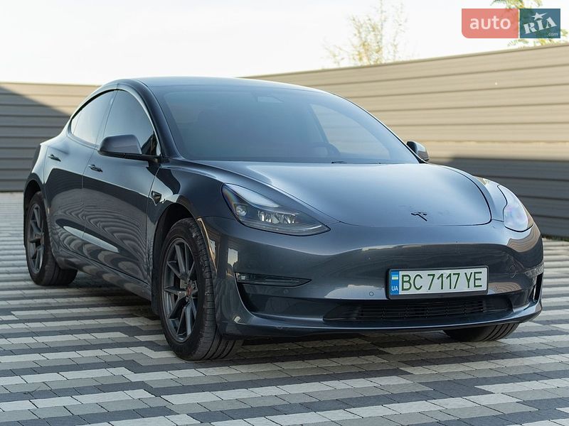 Седан Tesla Model 3 2021 в Львове