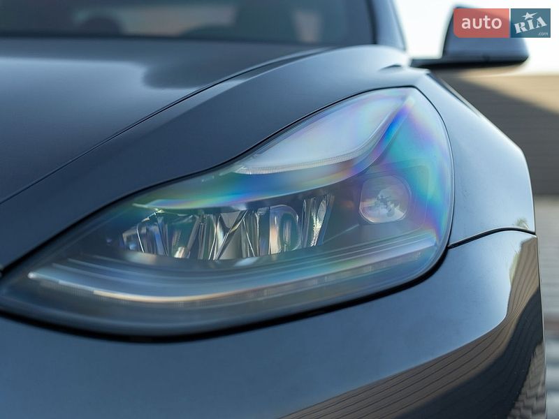 Седан Tesla Model 3 2021 в Львове