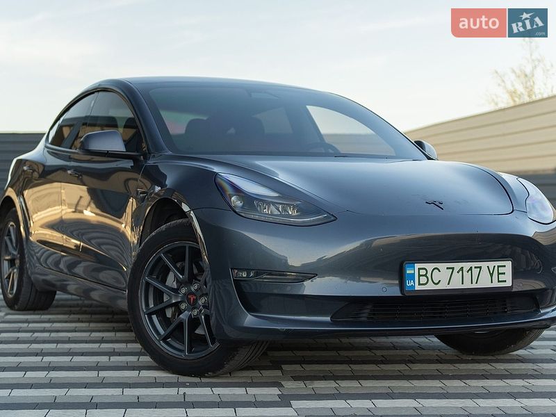 Седан Tesla Model 3 2021 в Львове