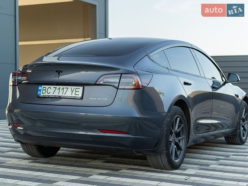 Седан Tesla Model 3 2021 в Львове