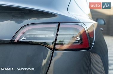 Седан Tesla Model 3 2021 в Львове