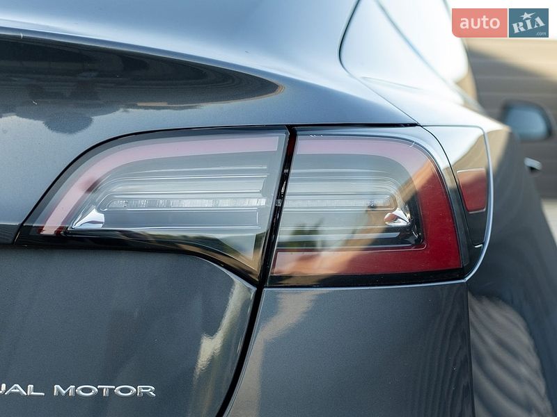 Седан Tesla Model 3 2021 в Львове