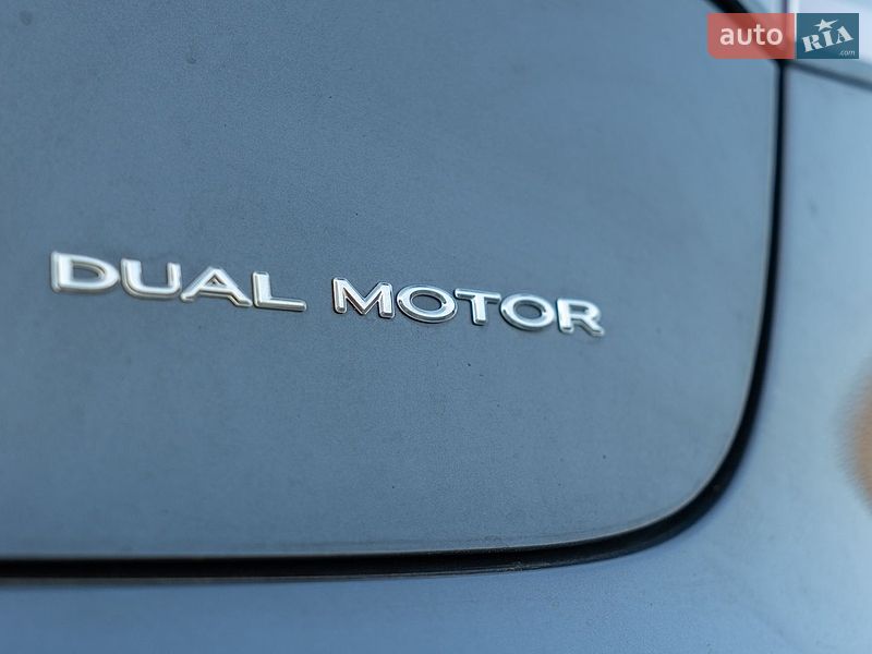 Седан Tesla Model 3 2021 в Львове