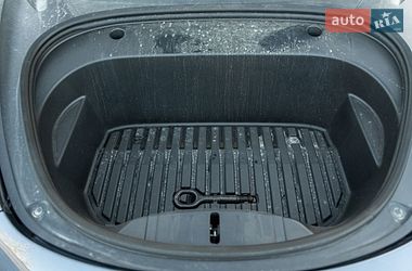Седан Tesla Model 3 2021 в Львове