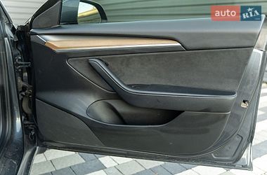 Седан Tesla Model 3 2021 в Львове