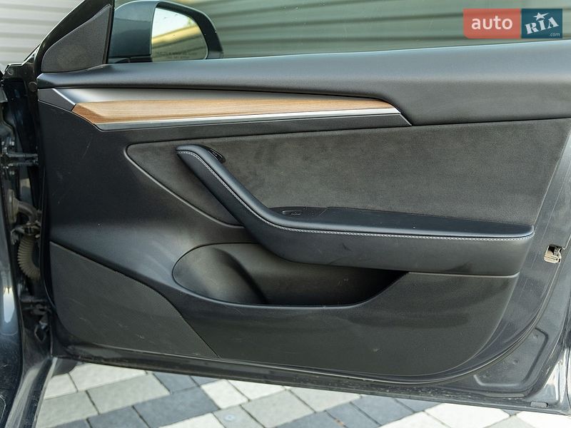 Седан Tesla Model 3 2021 в Львове