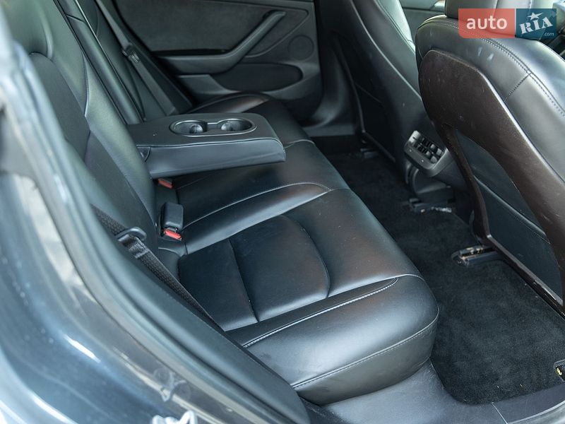 Седан Tesla Model 3 2021 в Львове