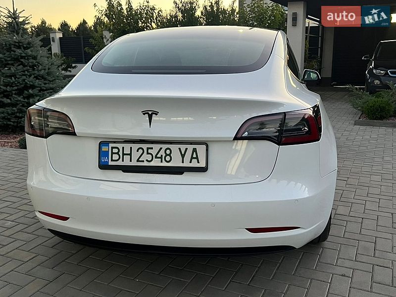 Седан Tesla Model 3 2021 в Одессе