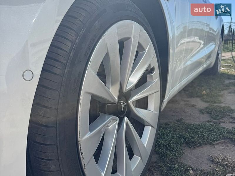 Седан Tesla Model 3 2021 в Києві