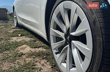 Седан Tesla Model 3 2021 в Києві