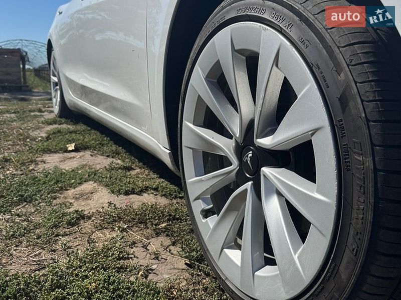 Седан Tesla Model 3 2021 в Києві