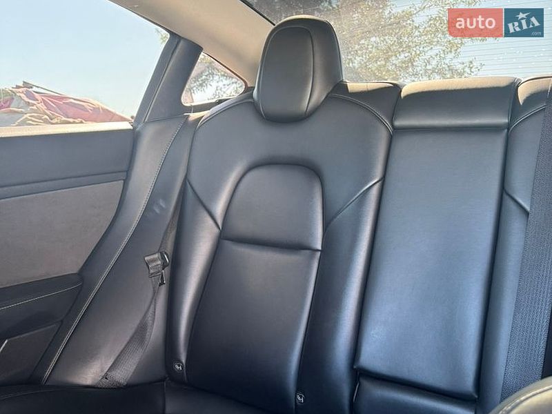 Седан Tesla Model 3 2021 в Києві