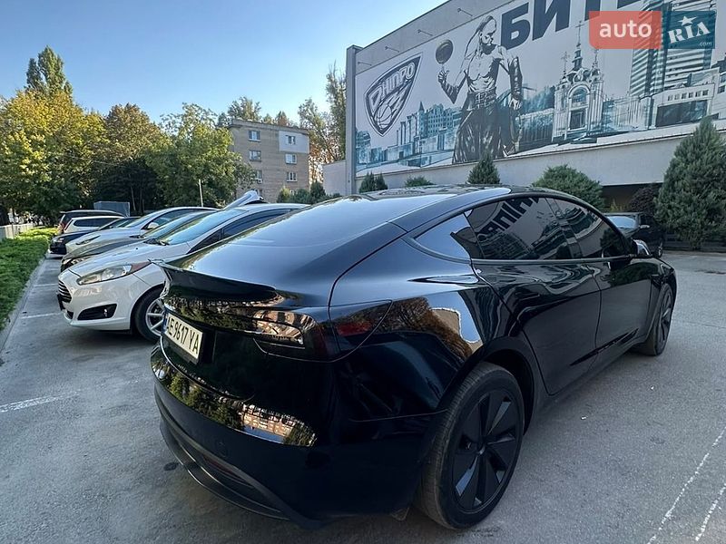 Седан Tesla Model 3 2024 в Дніпрі