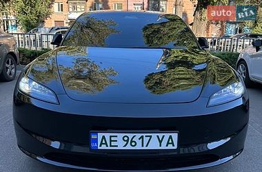 Седан Tesla Model 3 2024 в Дніпрі