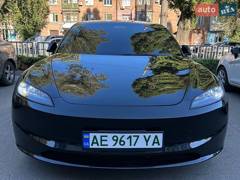 Седан Tesla Model 3 2024 в Дніпрі