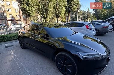 Седан Tesla Model 3 2024 в Дніпрі