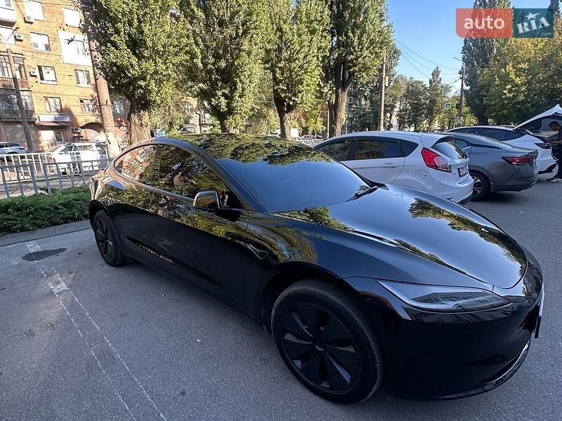 Седан Tesla Model 3 2024 в Дніпрі