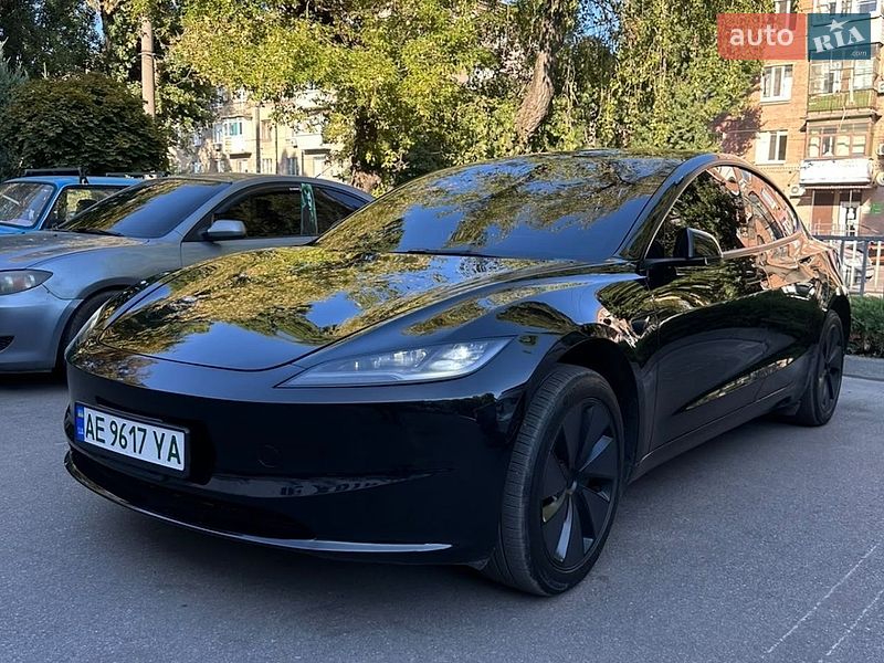 Седан Tesla Model 3 2024 в Дніпрі