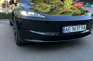 Седан Tesla Model 3 2024 в Дніпрі
