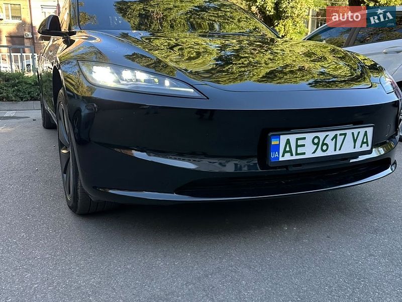 Седан Tesla Model 3 2024 в Дніпрі