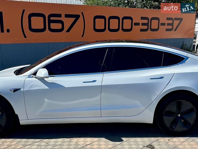 Седан Tesla Model 3 2018 в Харкові