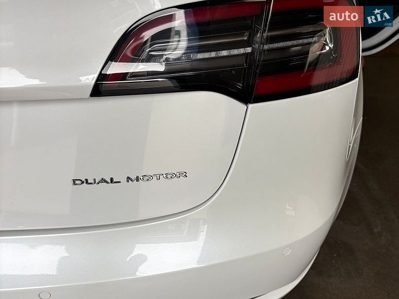 Седан Tesla Model 3 2019 в Луцке