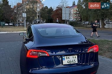 Седан Tesla Model 3 2018 в Ровно