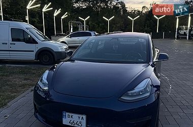 Седан Tesla Model 3 2018 в Ровно