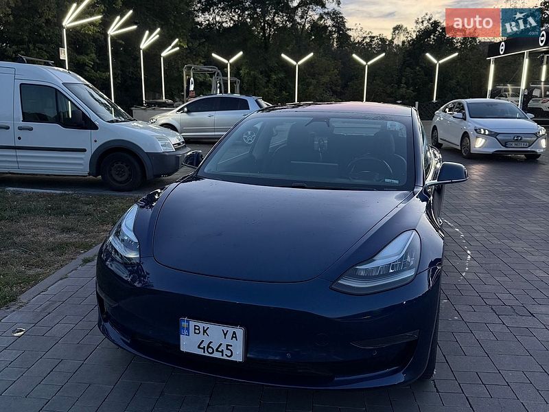 Седан Tesla Model 3 2018 в Рівному