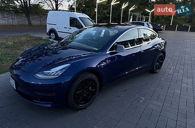 Седан Tesla Model 3 2018 в Ровно