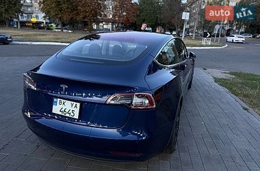 Седан Tesla Model 3 2018 в Ровно