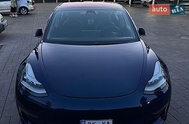Седан Tesla Model 3 2018 в Ровно