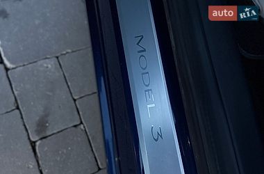Седан Tesla Model 3 2018 в Ровно
